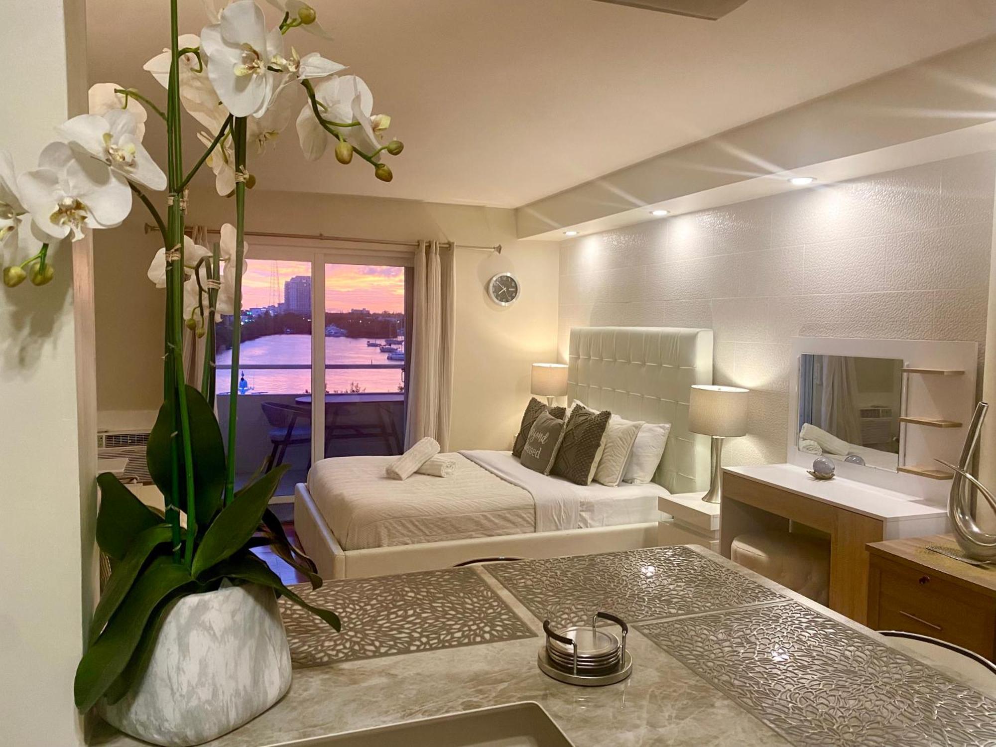 Modern Waterfront Apartment With Miami Skyline View, Free Parking 5 Mins Drive To Miami Beach Exterior photo