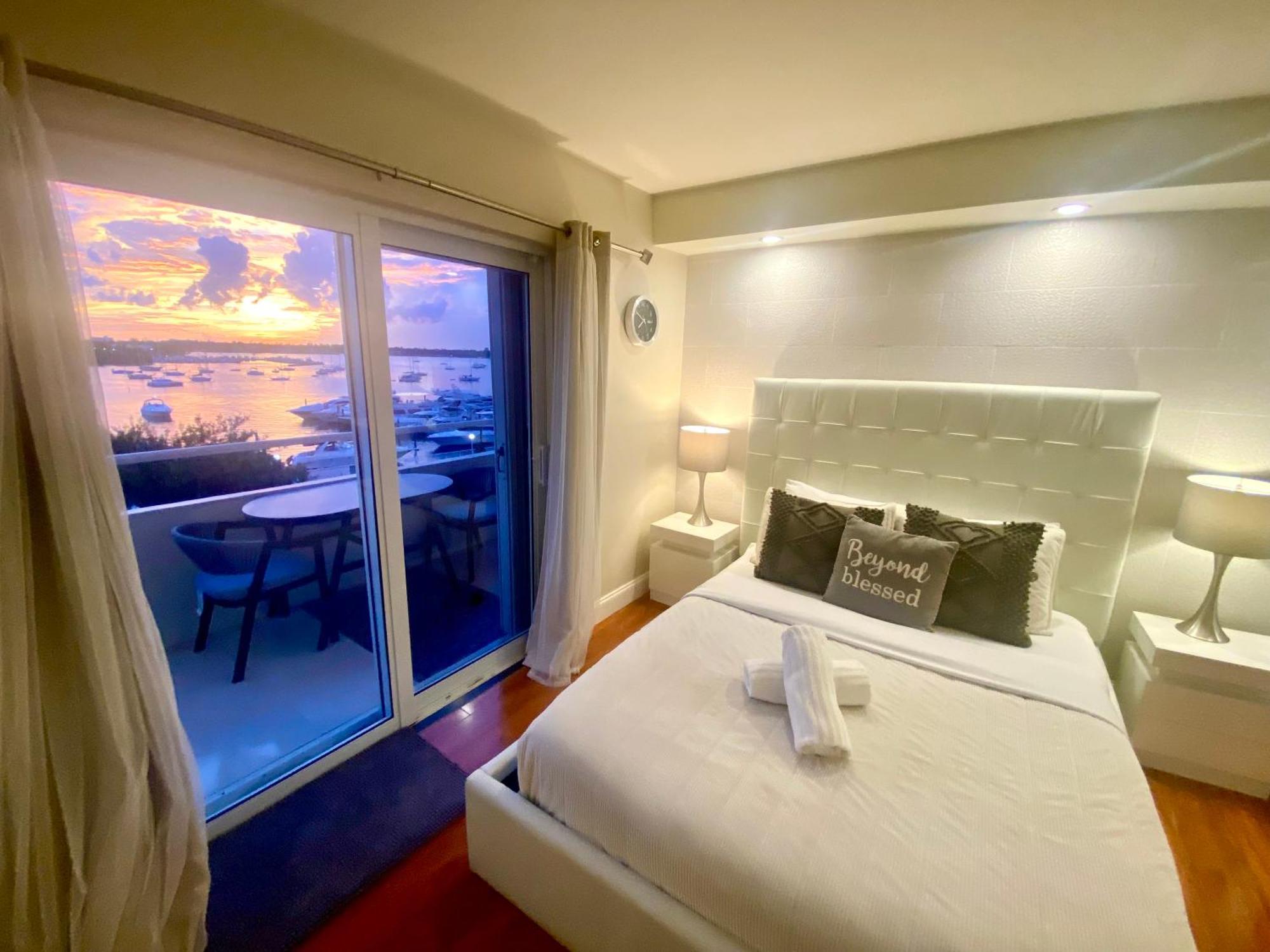 Modern Waterfront Apartment With Miami Skyline View, Free Parking 5 Mins Drive To Miami Beach Exterior photo